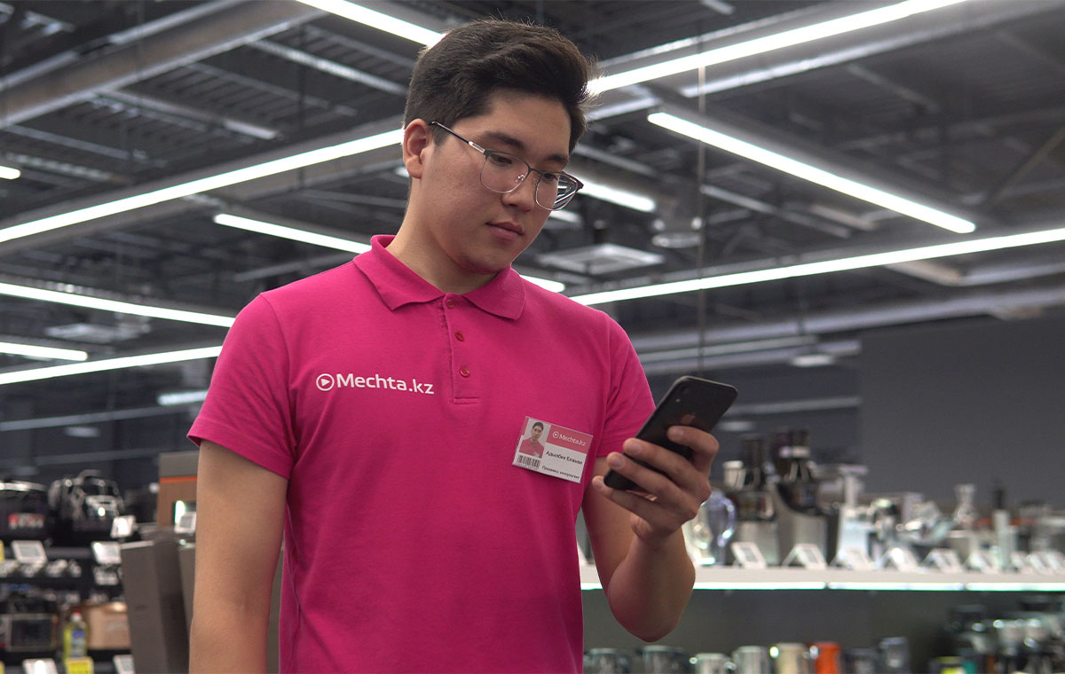 Porno simulator oyinlar onlayn Yotgan erkak va ayol ortasidagi jinsiy aloqa